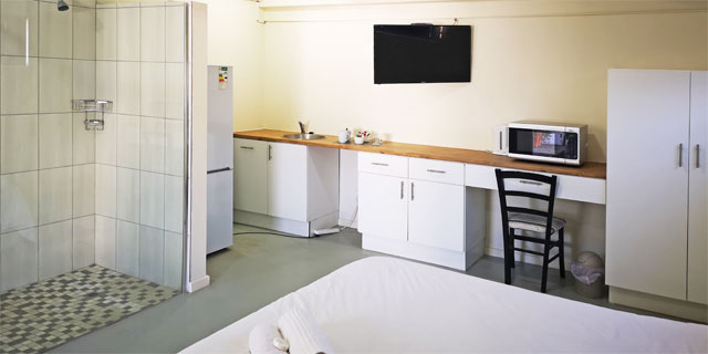 En-suite Room 12 offer king bed of high quality, or twin beds, with self-catering kitchenette. Sleeps 1 or two persons. 