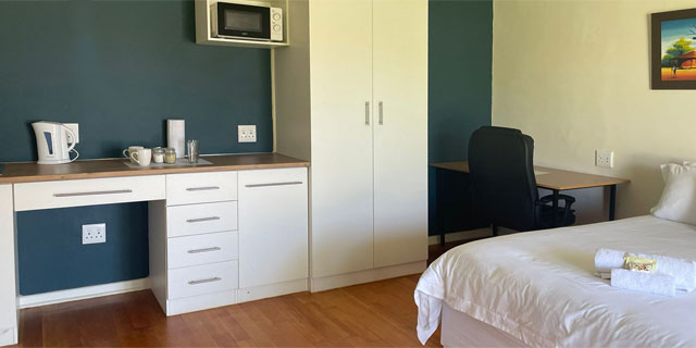 En-suite Rooms 15 and 19 (slightly larger) sleeps up to 2 persons in a quality Queen bed. Self-catering heat and eat kitchenette.