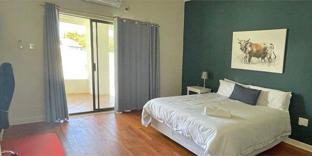 En-suite Rooms 14, 16, 17 sleeps up to 2 persons in a quality Queen bed. Self-catering heat and eat kitchenette.