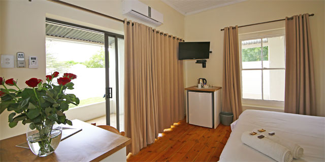En-suite Rooms 2, 3 and 8 offer standard Queen beds of high quality, sleeping one person or two persons.