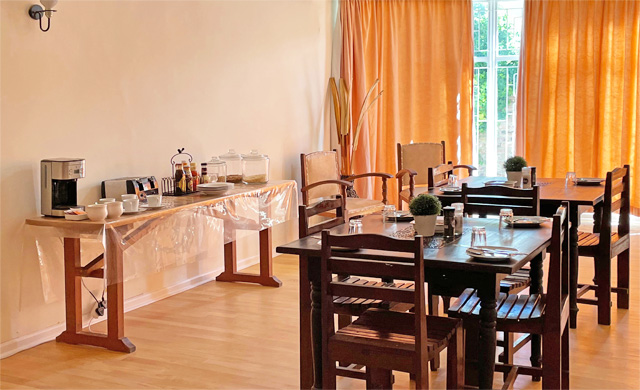 Nguni Country Lodge offers breakfast and other pre-ordered meals.