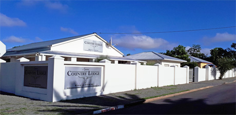 The smart and secure approach to Nguni Country lodge as seen from the street.